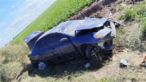 Vuelcan Y Dejan Otro Veh Culo Abandonado Y Destrozado Ahora En