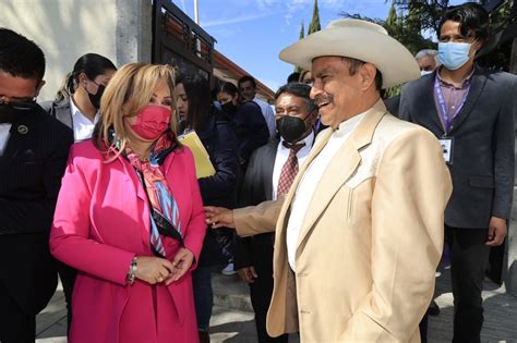 Entrega Lorena Cuéllar edificio en Secundaria Técnica 26 de Huamantla