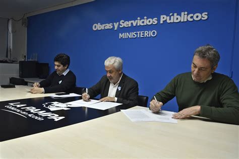 Firmaron contrato de obra para renovar redes de desagües cloacales y