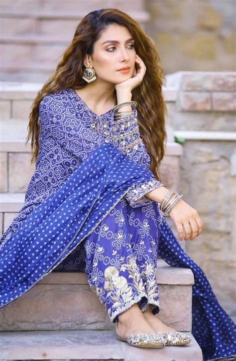 Pakistani Famouse And Beautiful Actress Ayeza Khan Dress Design