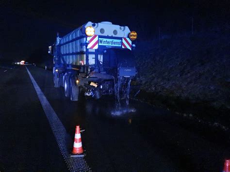 Ersthelfer Retten Unfallopfer Auf Der BAB 8 Freiwillige Feuerwehr