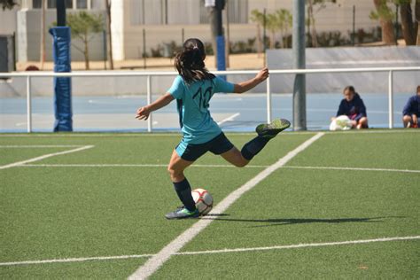 Las Escuelas De Futbol Femenino