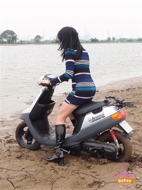 Scooter Spins The Wheel In The Mud 16 Minutes 4k Vespa Babes