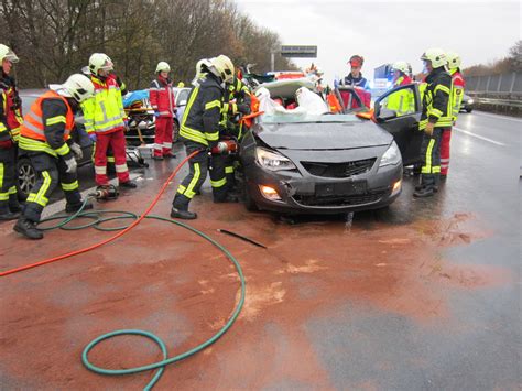 Fw Ge Schwerer Verkehrsunfall Auf Bab Verletzte Personen Zwei