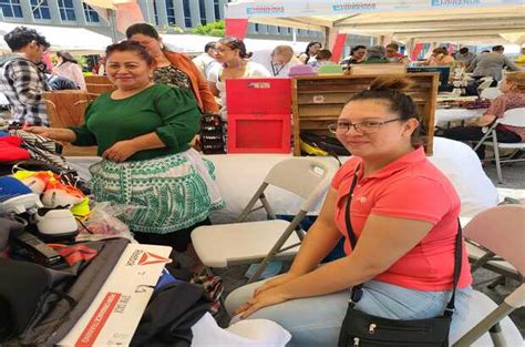 Emprendedores Hondure Os Y Salvadore Os Cautivan Con Sus Productos En