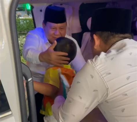 Momen Lucu Al Nahyan Naiki Mobil Prabowo Subianto Saat Tinggalkan