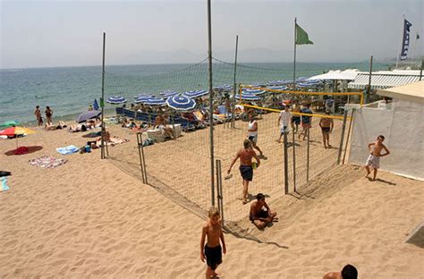 Cosas Que Nunca Debes Hacer En La Playa Viajes Udoe