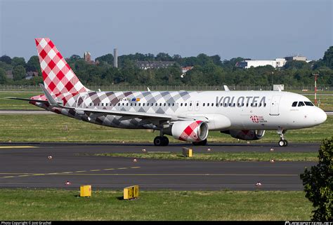 EC NTU Volotea Airlines Airbus A320 214 WL Photo By Jost Gruchel ID