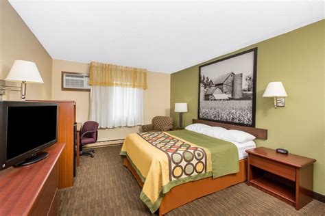 Super 8 by Wyndham Fairmont | Fairmont, MN Hotels