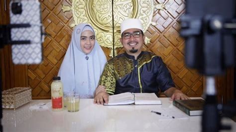 April Jasmine Kepergok Ketar Ketir Ustaz Solmed Pamer Bisnis Dan Harta