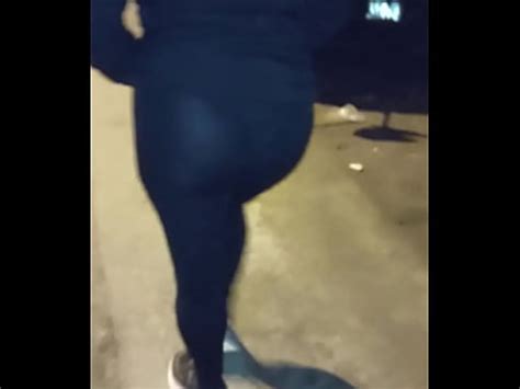 MADURA PUTA CALLEJERA CON LEGGINS TRANSAPARENTES MOSTRANDO SU TANGA XVIDEOS