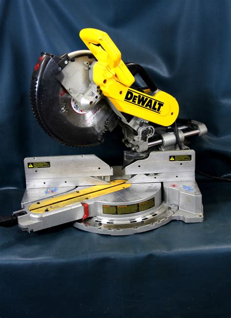 Dewalt Dw718 12 Inch Double Bevel Slide Compound Miter Saw