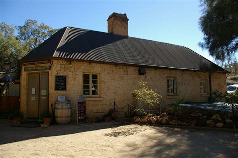 Overland Corner Hotel – National Trust