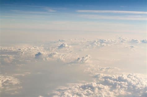 Hermoso Cielo De Fondo Por Encima De Las Nubes Con Una Luz Espectacular