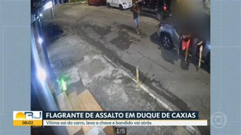 V Deo C Mera Flagra Momento Que Fam Lia Assaltada Em Duque De Caxias