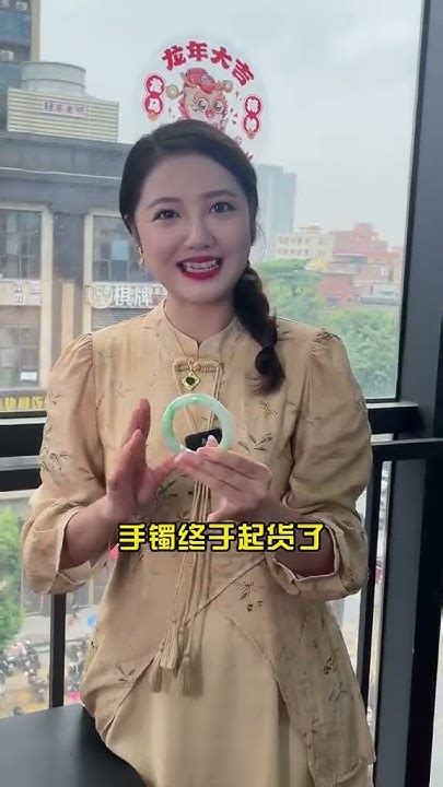 翡翠里的经典款，永不过时的白底青手镯 翡翠 翡翠手镯 翡翠珠宝 格格翡翠小店 Youtube