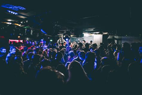 paris clubs discover   nightlife spots heytripster