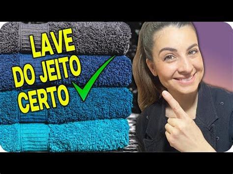 A Woman Pointing At Towels With The Words Lavave Do Jeto Certo