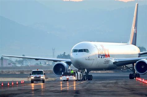 Llegan a México vacunas para aplicar refuerzo a maestros La Jornada