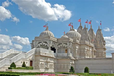 The Neasden Temple: Inside The Beautiful BAPS Shri Swaminarayan Mandir