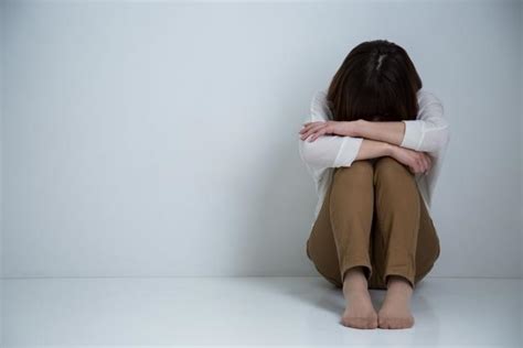 落ち込んだときの対処法は？寝る、お酒を飲む、買い物をするなど【女性100人に聞いた】 Oggijp