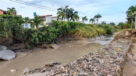 Dos Jóvenes Fueron Arrastrados Por Crecida De Quebrada Durante Lluvias