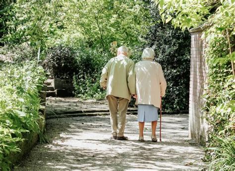 CAMINHAR UM DOS EXERCÍCIOS MAIS RECOMENDADOS NA TERCEIRA IDADE Casa