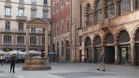 Piazza Mercanti Place Des Marchands Milan Italie Tourisme