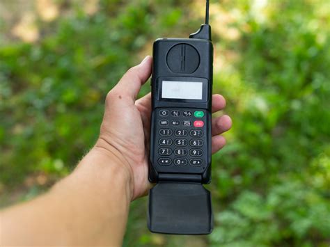 What Is Satellite Phone क्या होता है सैटेलाइट फ़ोन