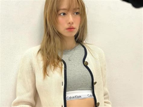 山本舞香、パンツちら見せ＆腹筋あらわな姿を披露！ 「スタイル抜群なんだよなあ」「美しすぎて癒し」 All About ニュース