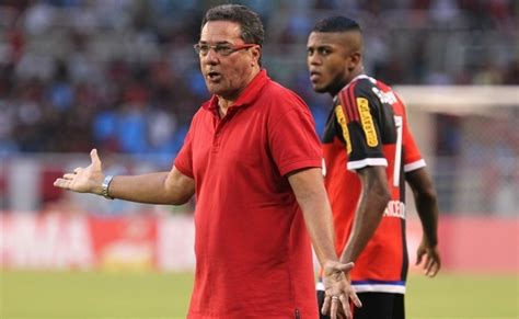 Não jogamos como uma equipe que quer a liderança diz Luxa Flamengo