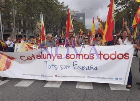 Miles De Personas Celebran En Barcelona El D A De La Hispanidad En