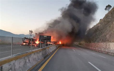 Se incendian tráiler y grúa en la Autopista del Sol El Sol de