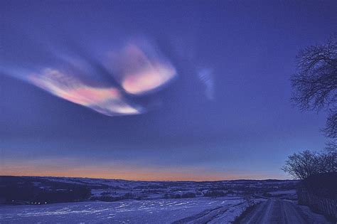 Chilly Weather Displays Rare Mother Of Pearl Clouds In Skies Of