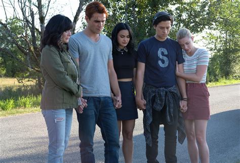 ‘riverdale Season Premiere Takes Break From Chaos For Tribute To Luke