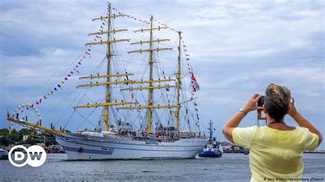 Warga Jerman Antusias Kunjungi KRI Bima Suci Di Hanse Sail DW 16 08