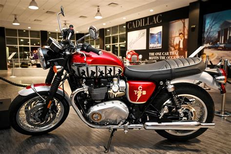 Esta Triumph Bonneville T120 2024 Elvis Presley Tribute Es única Y Se