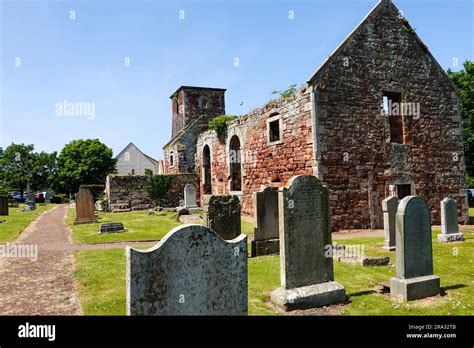 Old St Andrews Kirk Ports Ruins And Graveyard North Berwick East