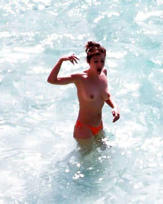 Elizabeth Hurley Nude Post By Tintop Porn Pictures Xxx Photos Sex Images Pictoa