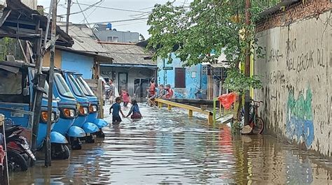 Hujan Lebat Di Jakarta 4 RT Di Cempaka Baru Terendam Banjir