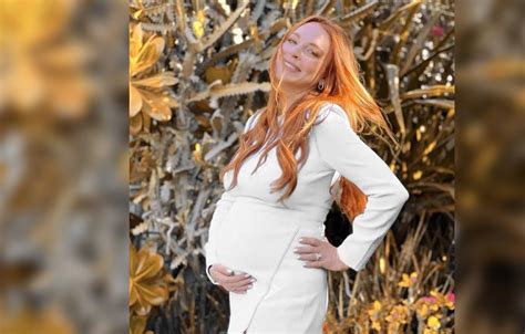 See Pregnant Lindsay Lohan's Growing Baby Bump: Photos