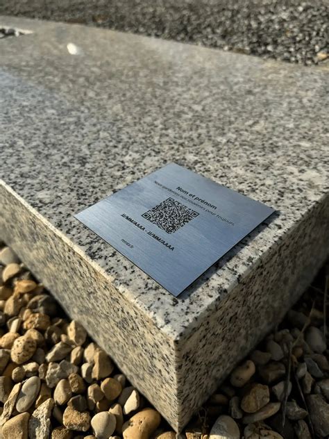 Pourquoi acheter une plaque funéraire digital avec un QR Code Rembr