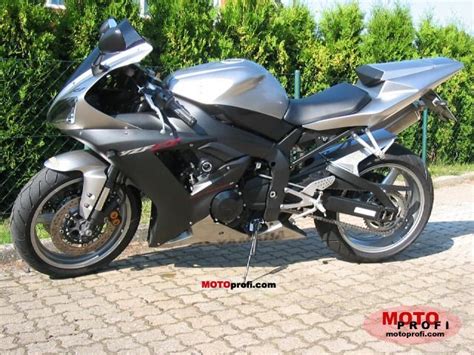 Yamaha YZF-R1 2004 Specs and Photos