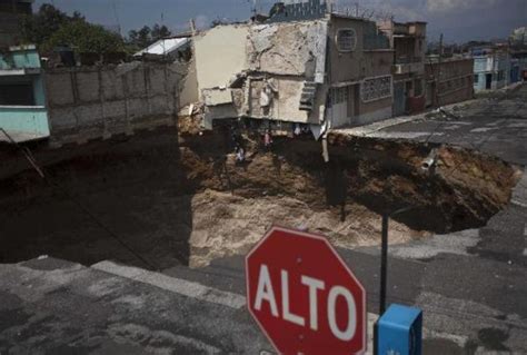 Gigantic Sinkhole in Guatemala City | I Like To Waste My Time