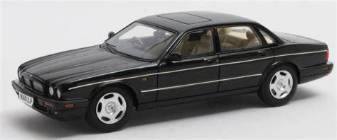 Schaalmodel Jaguar Xjr X300 1994 Zwart 1 43 Matrix