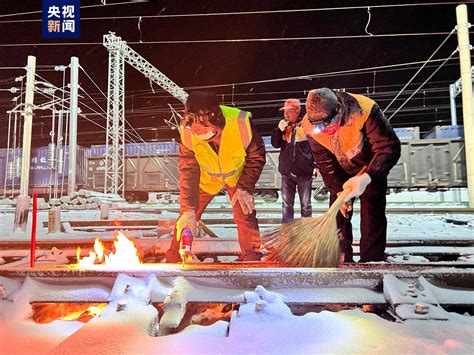 甘肃大范围降雪致高速多路段管制 铁路公路部门提醒：合理安排出行时间旅客应急入口