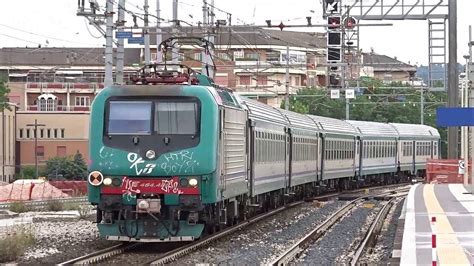 Treni In Transito Arrivo E Partenza Tra Le Stazioni Di Pescara