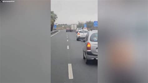 Illo Se Est N Matando La Impresionante T Cnica De Dos Coches Para