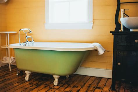 How Much Does A Clawfoot Tub Weigh What You Need To Know