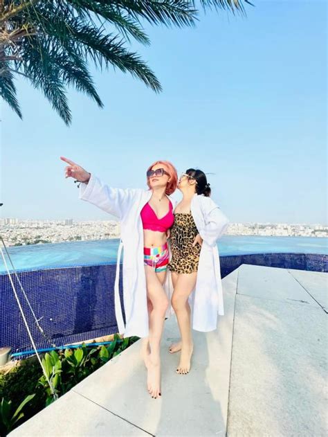 Đào Hoàng Yến diện bikini mát mẻ khoe nhan sắc trẻ trung như lão hóa ngược ở tuổi
